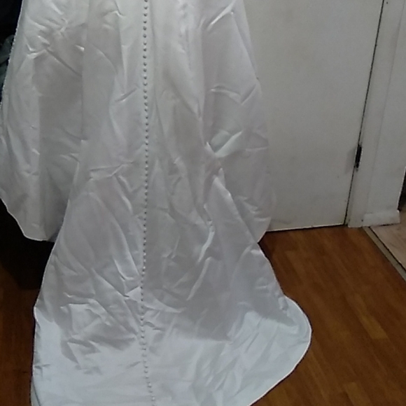 Wedding dress - Picture 6 of 11